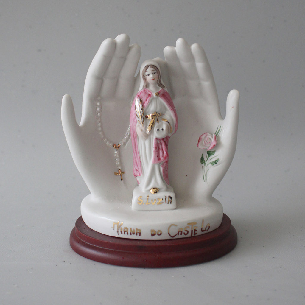 Mão de Santa Luzia em porcelana com 13 cm